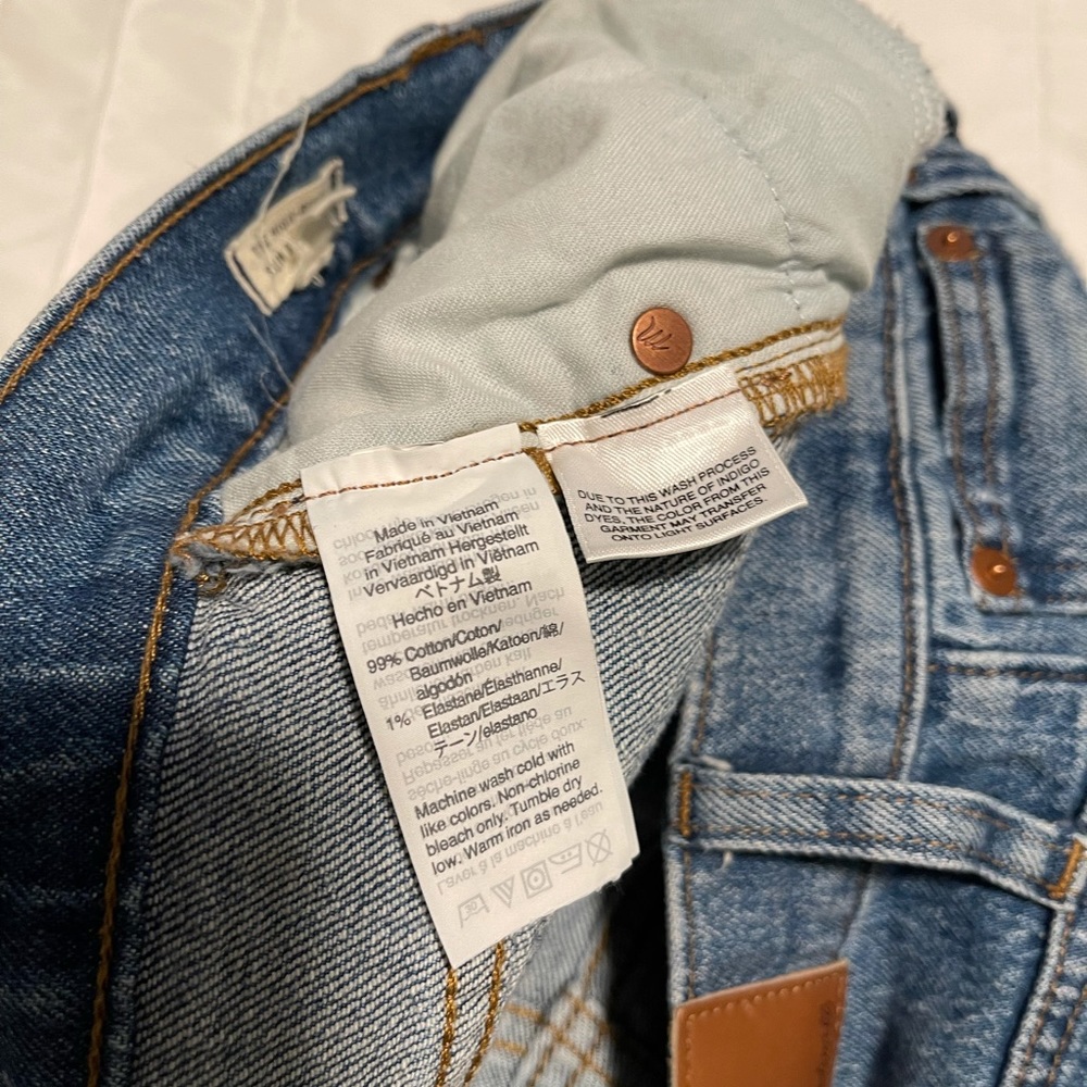 ⭐️ EUC Madewell Slim Crop Boy Jean Chewed Hem - SIZE 2 - Picture 9 of 13